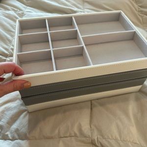 Jewelry box